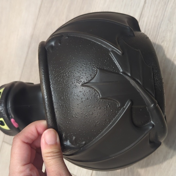 Toothless Popcorn Bucket - Picture 3 of 10